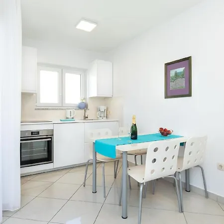 Apartment Schoene In